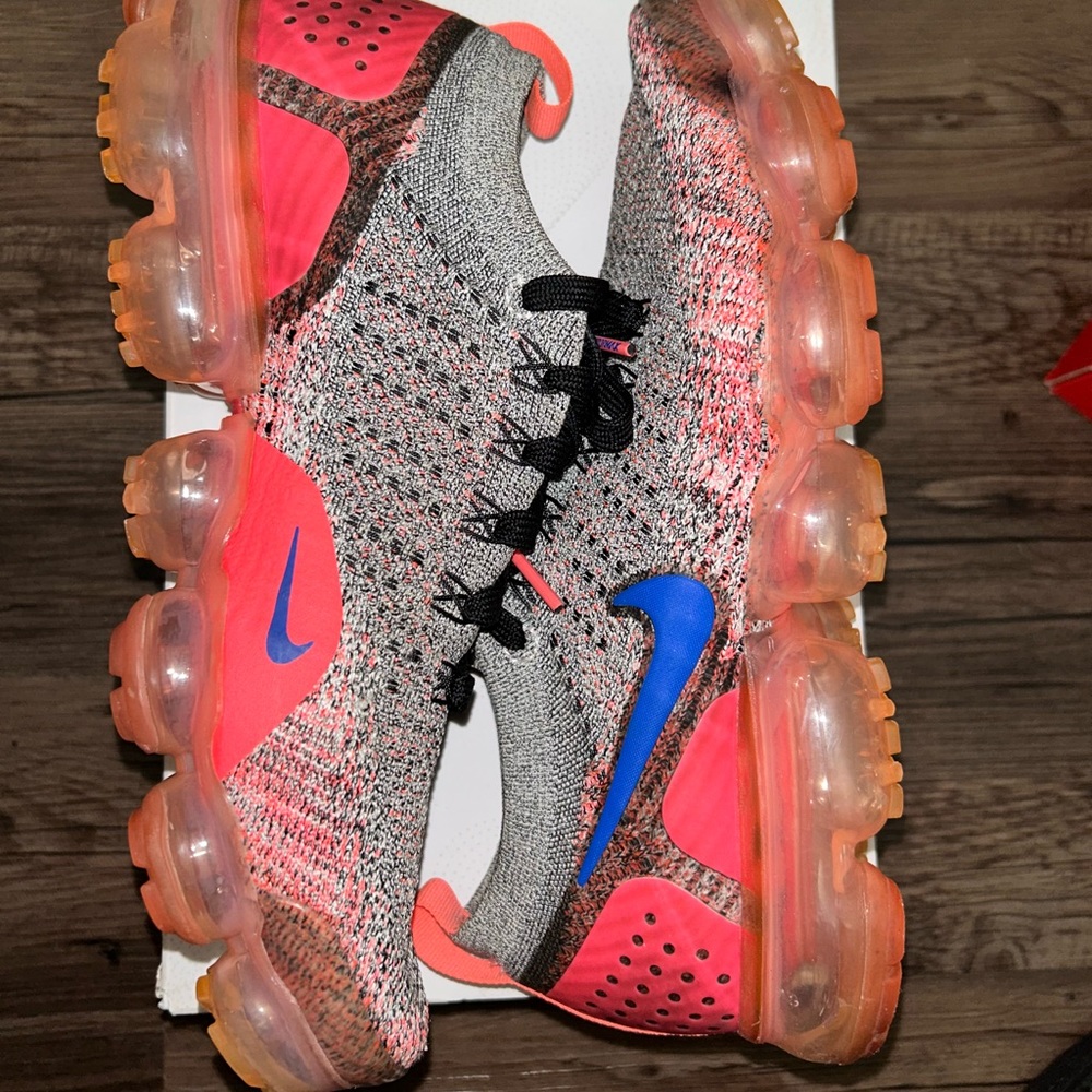 Vapor max nike grey sneakers